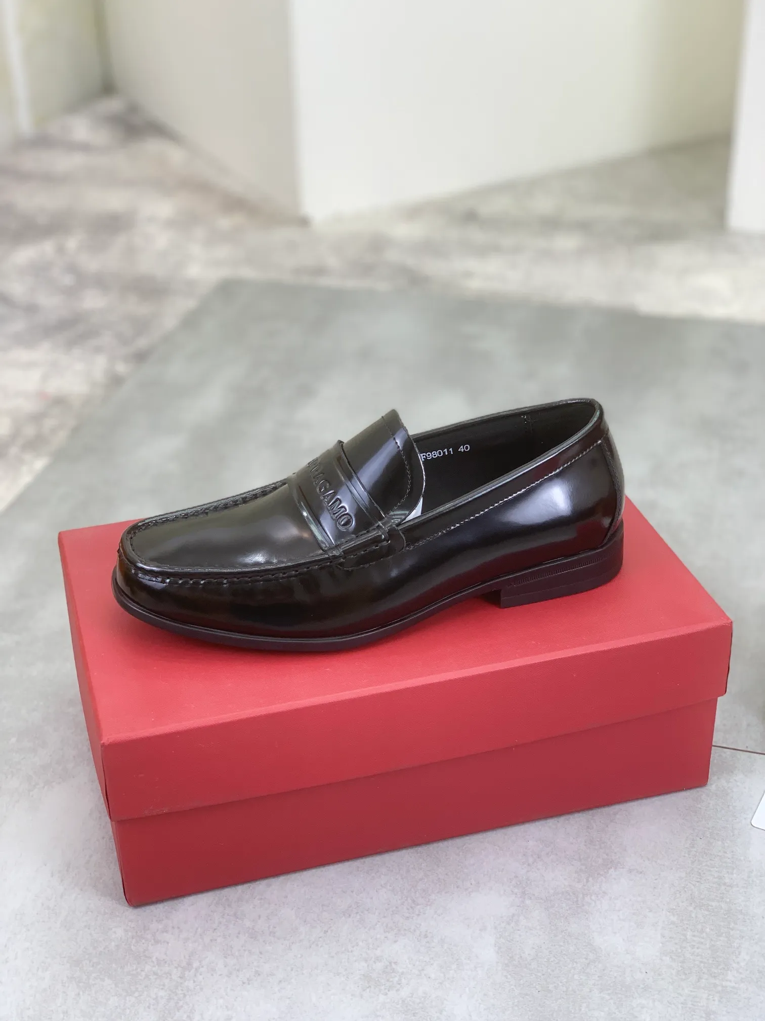 Men's Men's Shoes 💰P460💰[New Style] Water-dyed Niuli 🆘[Salvatore Ferragamo] Ferragamo's latest casual business leather shoes for men! Available at counters simultaneously! The fabric is made of specially imported original calfskin, and the interior is made of imported water-dyed cowhide. It is absolutely luxurious and leads the fashion trend. Matching code: 38-45; 3⃣️ colors available